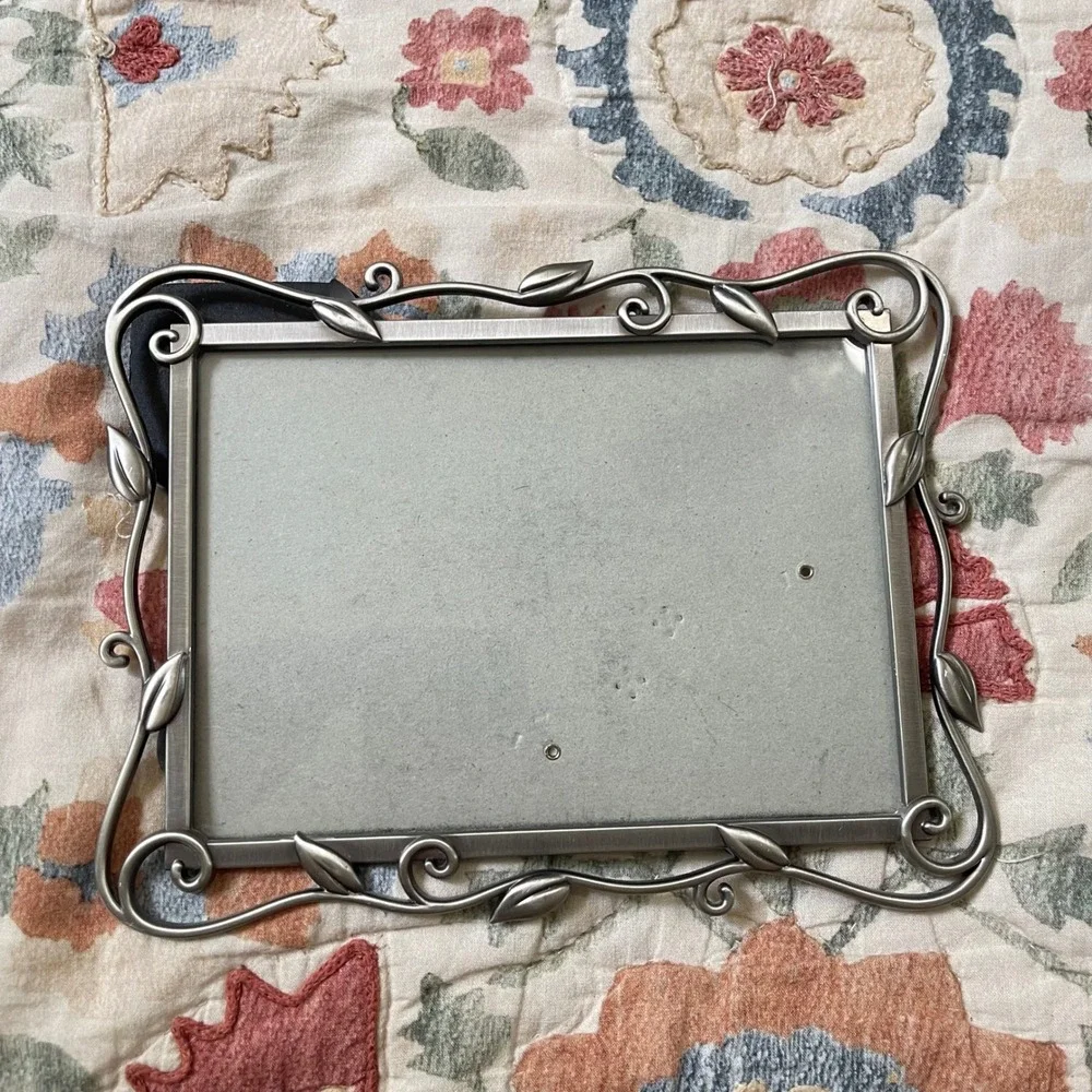 Vtg silver Mid Century Modern 6x8 Picture Frame Ornate Etched flower filigree